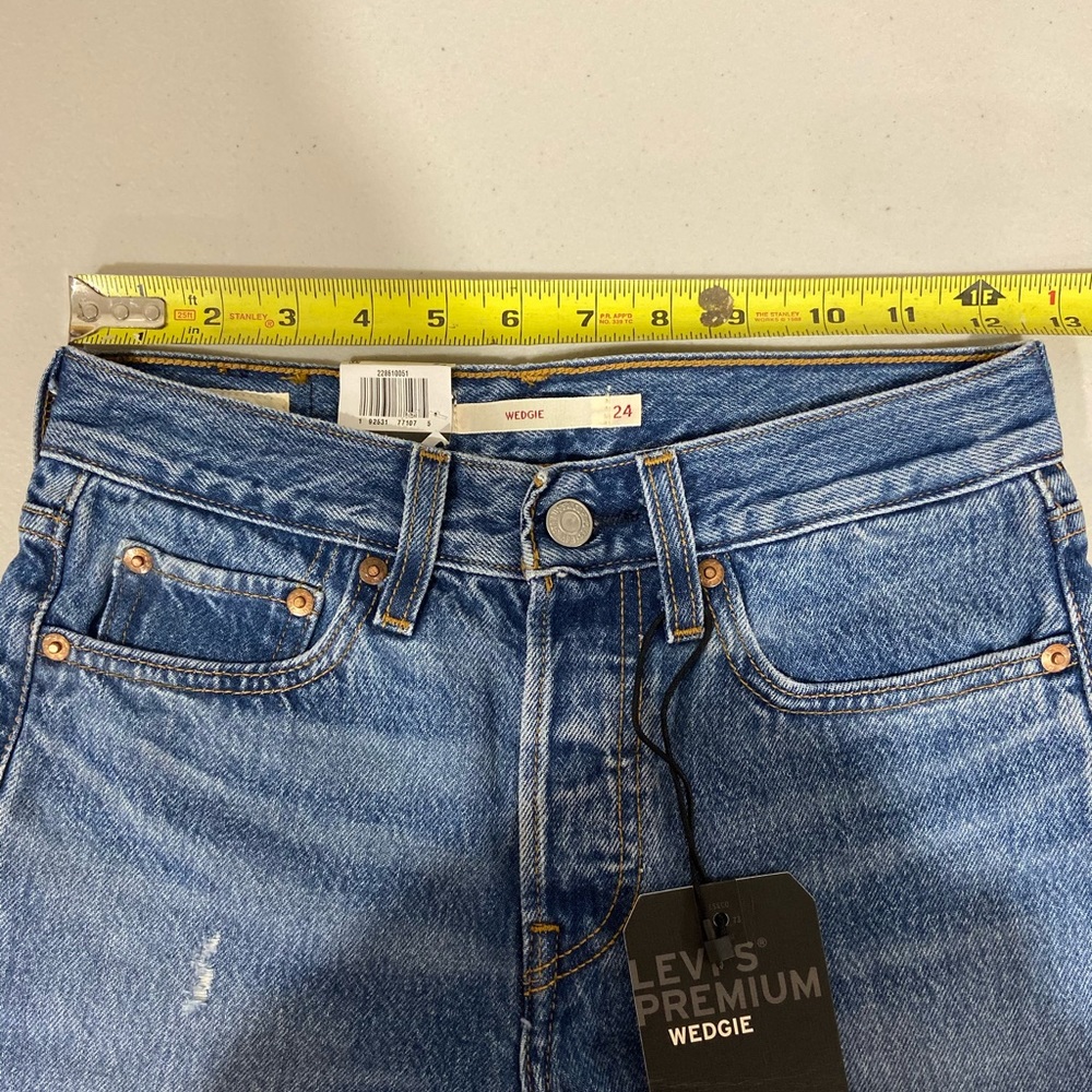 Levi's Premium Wedgie Fit Women's Jeans - Picture 9 of 9